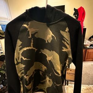 Burton Camo Hoodie ( Boys Xl)  almost same as (Mens Small) New with tags